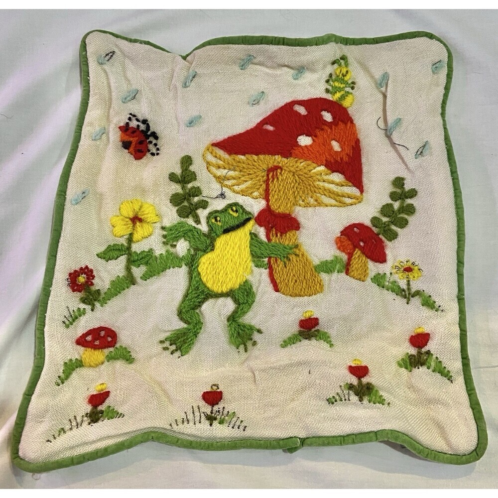 Vtg Happy Frog Bucilla 37708 Finished Crewel Embroidery Pillow Cover Mushroom